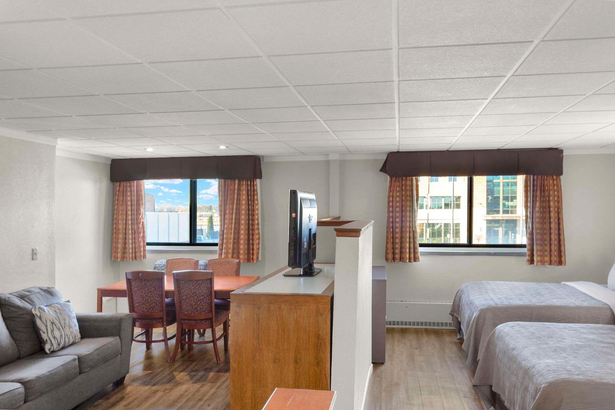 Quality Inn & Suites Downtown Green Bay Ngoại thất bức ảnh