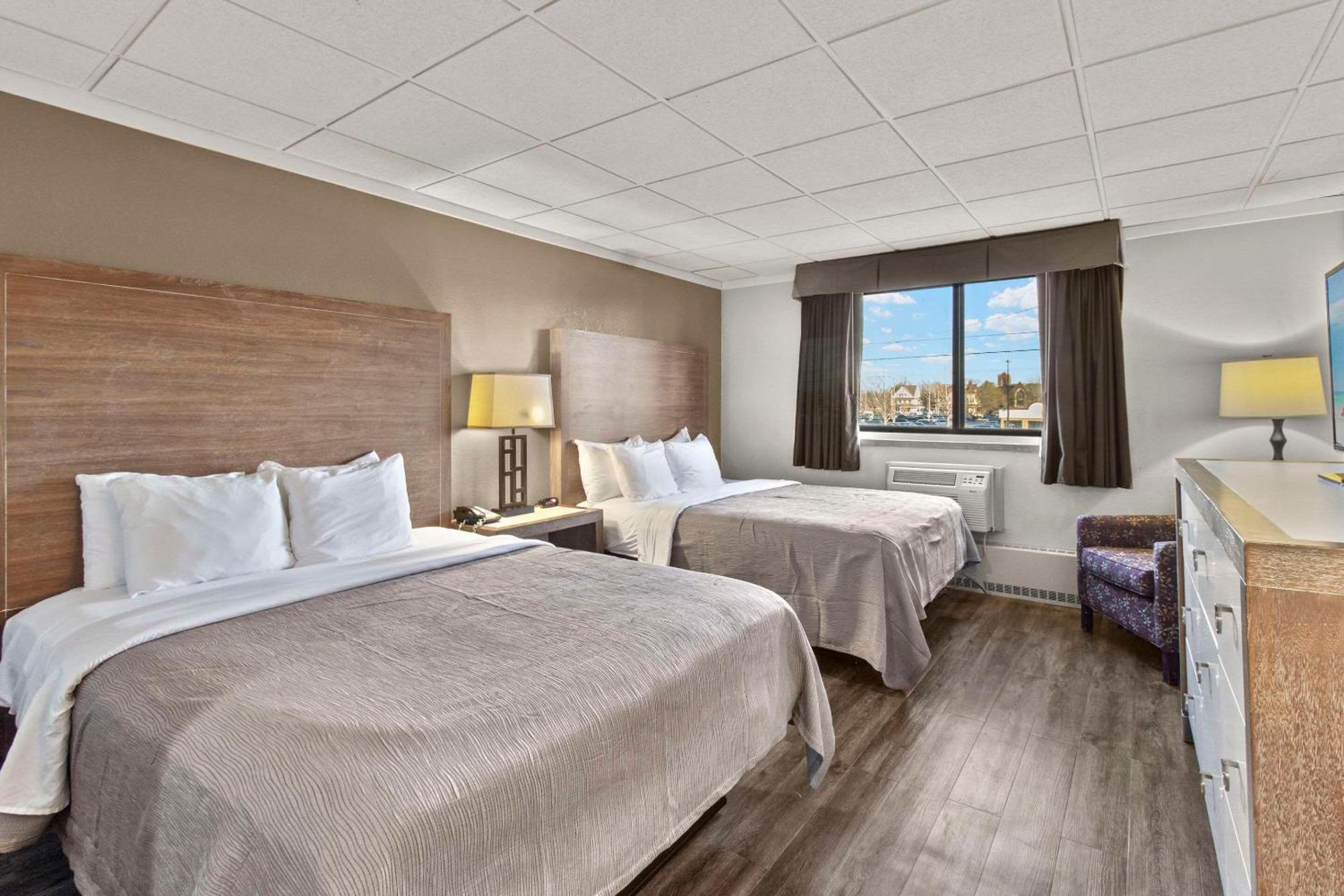 Quality Inn & Suites Downtown Green Bay Ngoại thất bức ảnh