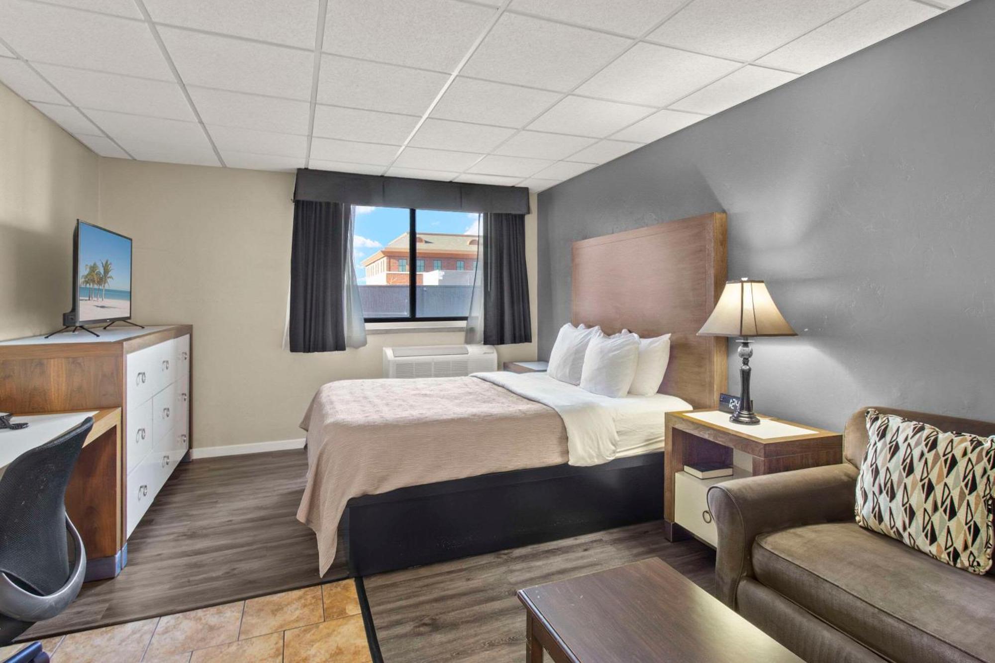 Quality Inn & Suites Downtown Green Bay Ngoại thất bức ảnh