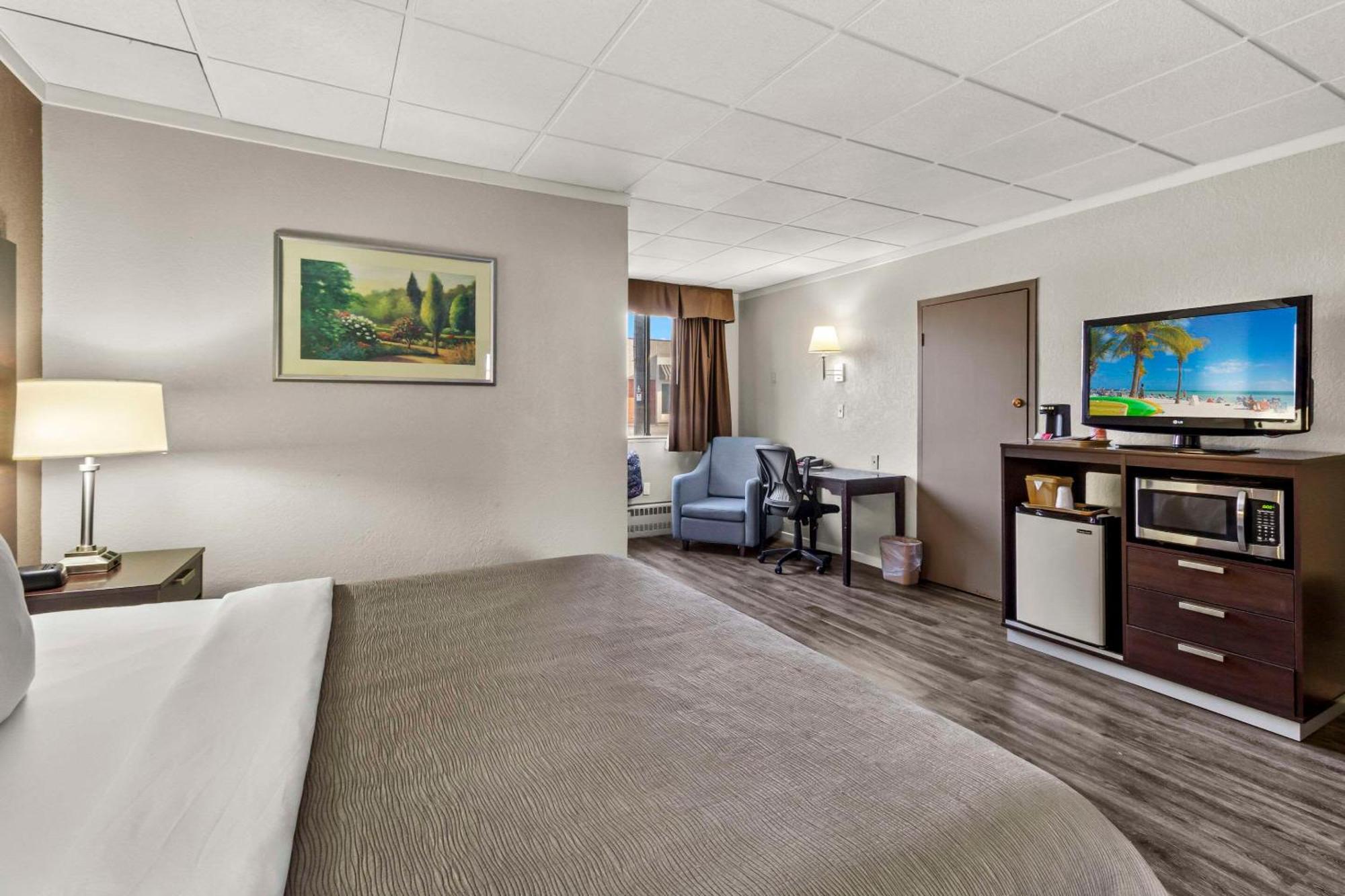 Quality Inn & Suites Downtown Green Bay Ngoại thất bức ảnh